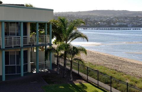 Hilton Beachfront Motel - Broome Tourism 40