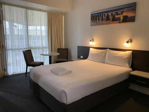 Hilton Beachfront Motel - Broome Tourism 1