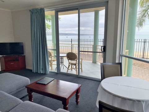 Hilton Beachfront Motel - Broome Tourism 3