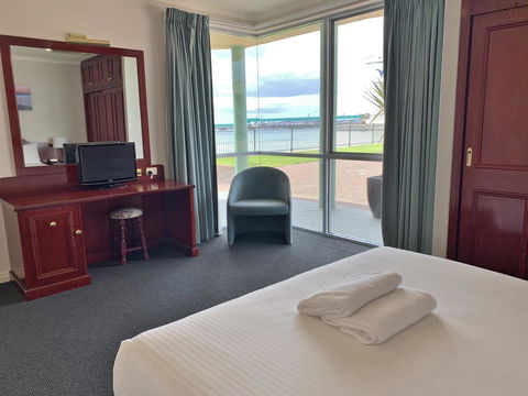 Hilton Beachfront Motel - Broome Tourism 14