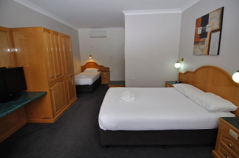 Hilton Beachfront Motel - Broome Tourism 36