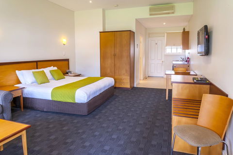 Serafino McLaren Vale - Broome Tourism 1