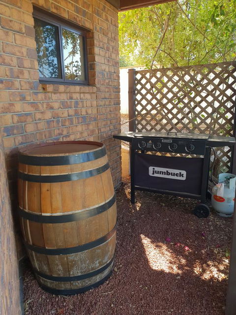 Barossa Valley Studio - Broome Tourism 8