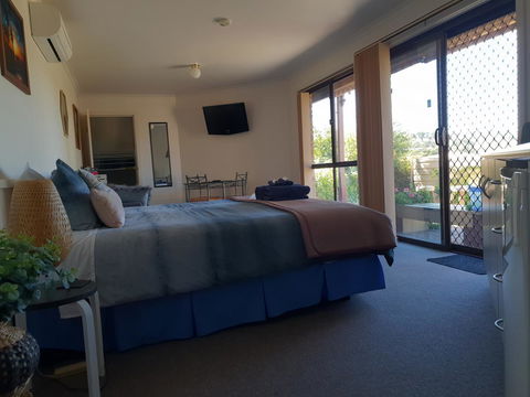 Barossa Valley Studio - Broome Tourism 4