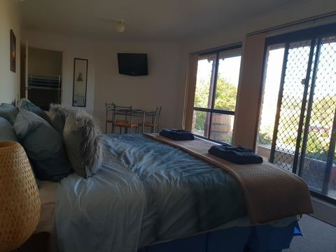 Barossa Valley Studio - Broome Tourism 14