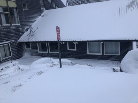 Snowy Gums Chalet - Broome Tourism 2