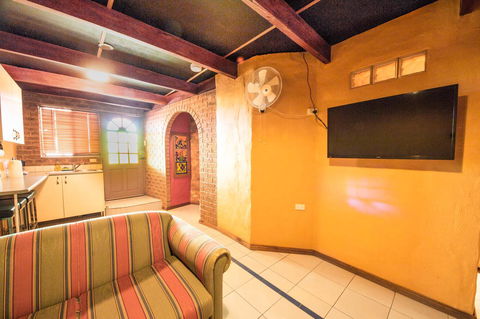 The Underground Motel - Broome Tourism 16