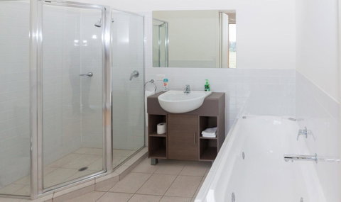 South Shores Yellowfin Villa 96 - South Shores Normanville - Broome Tourism 11