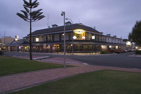 Grand Tasman Hotel - Broome Tourism 16