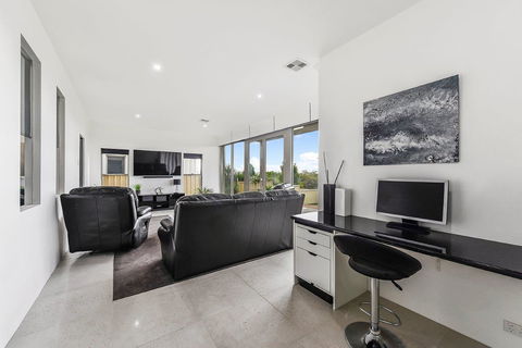 KENNEDY EXECUTIVE TOWNHOUSE - Broome Tourism 16