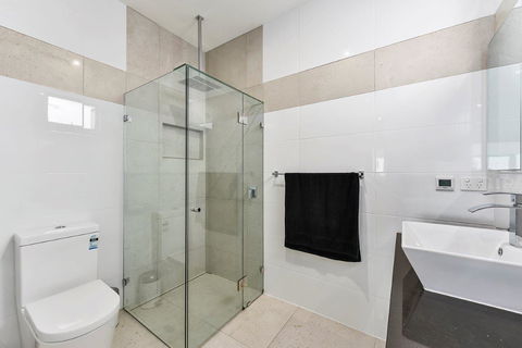 KENNEDY EXECUTIVE TOWNHOUSE - Broome Tourism 7