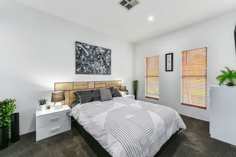 KENNEDY EXECUTIVE TOWNHOUSE - Broome Tourism 4
