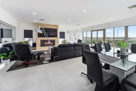 KENNEDY EXECUTIVE TOWNHOUSE - Broome Tourism 19