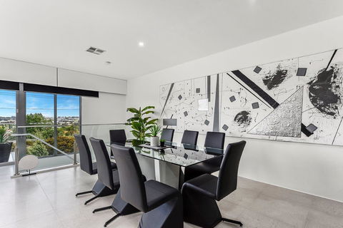 KENNEDY EXECUTIVE TOWNHOUSE - Broome Tourism 10