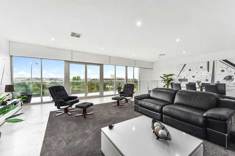 KENNEDY EXECUTIVE TOWNHOUSE - Broome Tourism 13