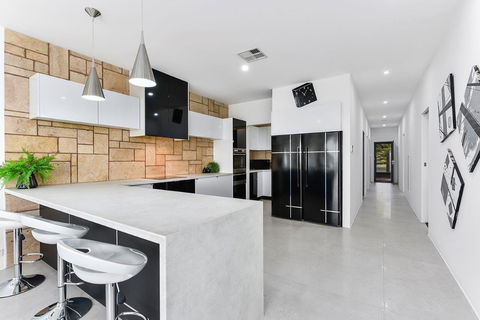 KENNEDY EXECUTIVE TOWNHOUSE - Broome Tourism 6