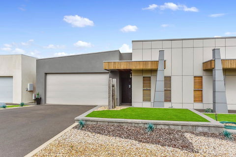 KENNEDY EXECUTIVE TOWNHOUSE - Broome Tourism 9