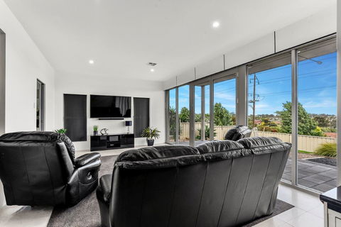 KENNEDY EXECUTIVE TOWNHOUSE - Broome Tourism 14