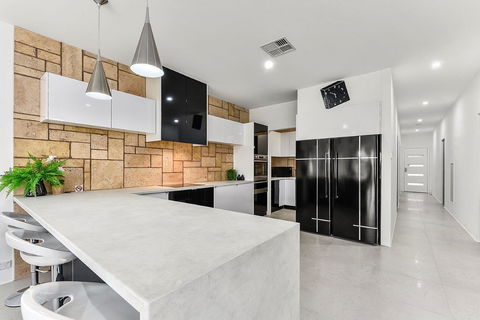 KENNEDY EXECUTIVE TOWNHOUSE - Broome Tourism 12