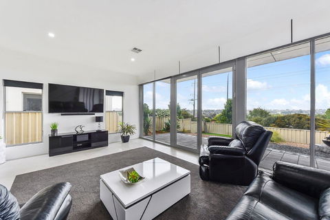 KENNEDY EXECUTIVE TOWNHOUSE - Broome Tourism 18