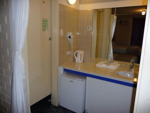 The Wine Vine Hotel - Broome Tourism 1