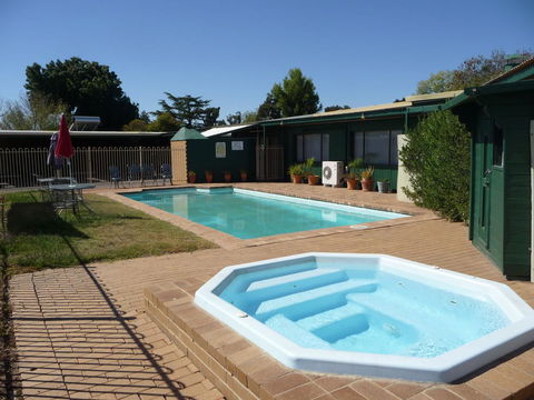 The Wine Vine Hotel - Broome Tourism 21