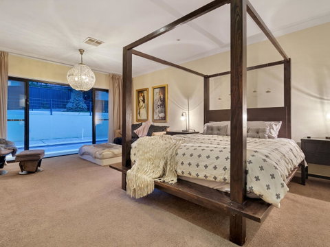 City-Barossa Gateway - Broome Tourism 0