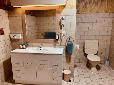 Desert Cave Hotel - Broome Tourism 9