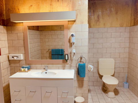 Desert Cave Hotel - Broome Tourism 8
