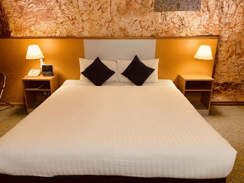 Desert Cave Hotel - Broome Tourism 1