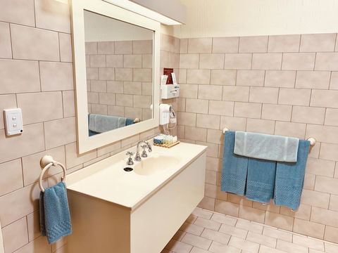Desert Cave Hotel - Broome Tourism 21