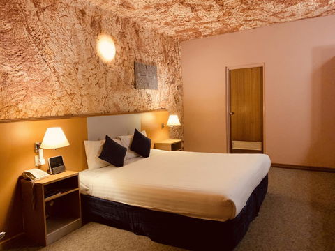 Desert Cave Hotel - Broome Tourism 4