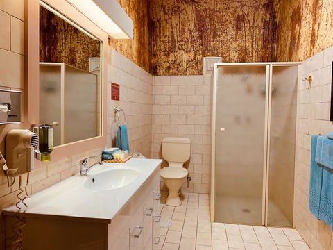 Desert Cave Hotel - Broome Tourism 5
