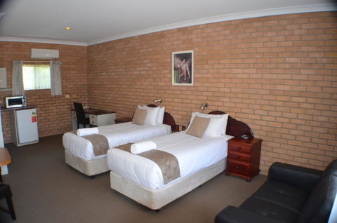 Deer Park Motor Inn Armidale - Broome Tourism 3