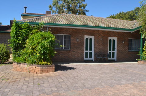 Deer Park Motor Inn Armidale - Broome Tourism 37