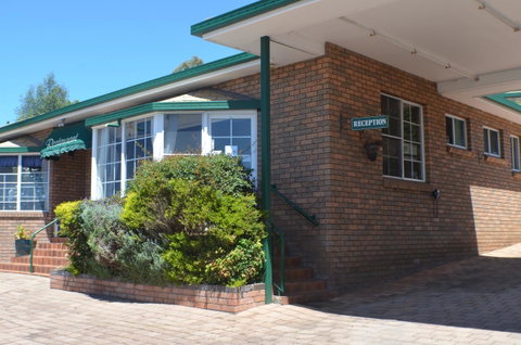 Deer Park Motor Inn Armidale - Broome Tourism 24
