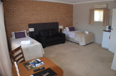 Deer Park Motor Inn Armidale - Broome Tourism 11