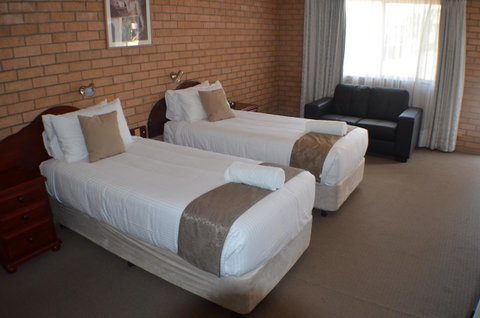 Deer Park Motor Inn Armidale - Broome Tourism 4