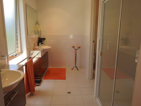 Sanctuary In The Valley - Broome Tourism 24