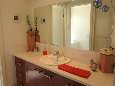 Sanctuary In The Valley - Broome Tourism 15