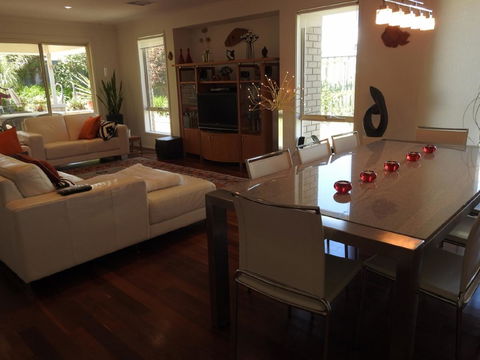 Sanctuary In The Valley - Broome Tourism 12