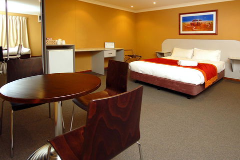 Victoria Hotel Strathalbyn - Broome Tourism 3