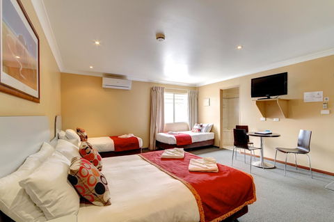 Victoria Hotel Strathalbyn - Broome Tourism 16