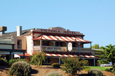 Victoria Hotel Strathalbyn - Broome Tourism 9