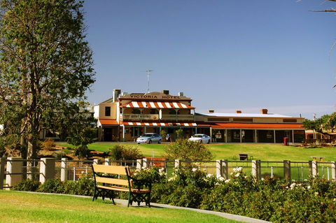 Victoria Hotel Strathalbyn - Broome Tourism 11