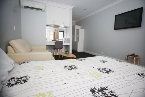 St Francis Winery - Broome Tourism 4