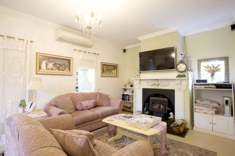 Jasmine\'s Barossa Valley Cottage - Broome Tourism 16