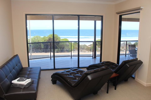 The Lighthouse - Beachfront Accommodation - Broome Tourism 5