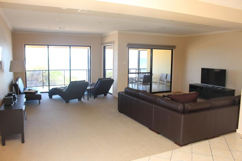 The Lighthouse - Beachfront Accommodation - Broome Tourism 2