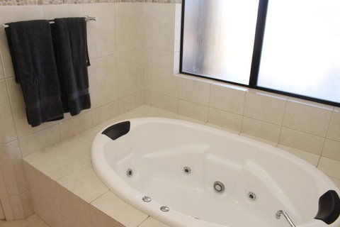 The Lighthouse - Beachfront Accommodation - Broome Tourism 4
